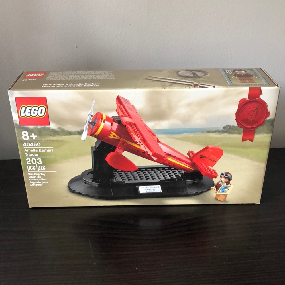 Amelia Earhart LEGO set